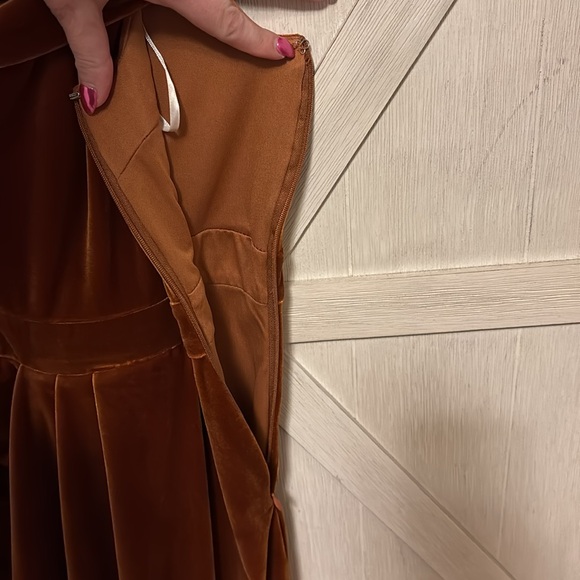 LuLu’s I’m Enchanted off the shoulder velvet dress - Picture 6 of 13